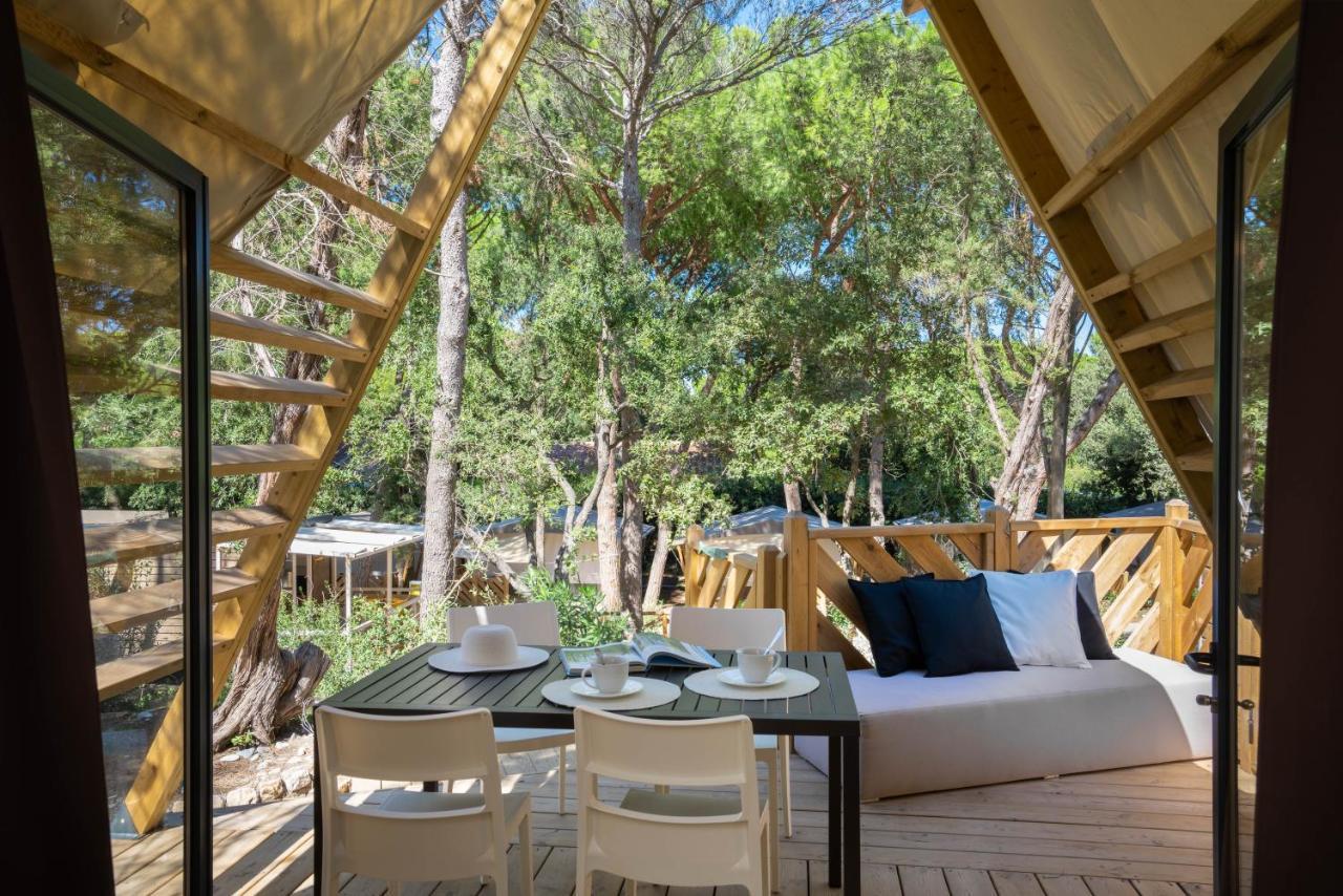 Camping Il Capannino Glamping Village มารินา ดิ บิบโบนา ภายนอก รูปภาพ