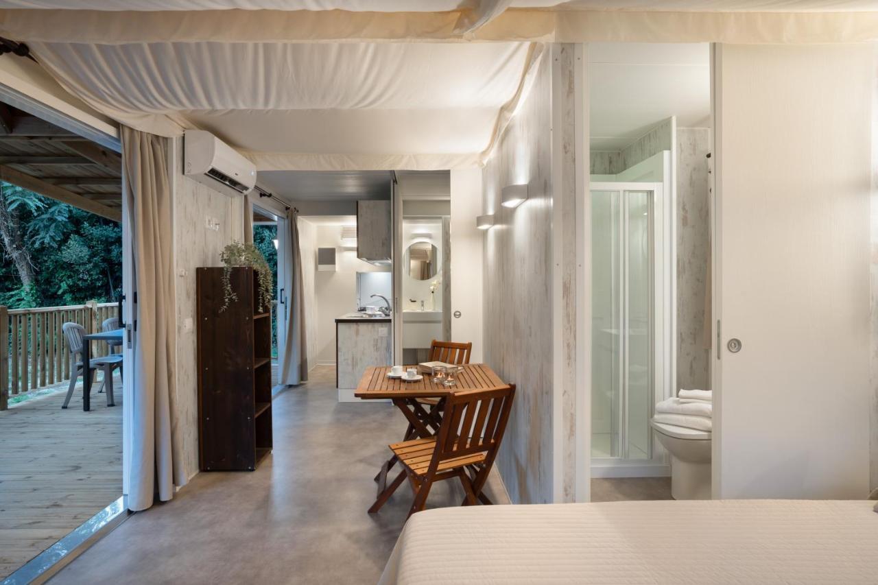 Camping Il Capannino Glamping Village มารินา ดิ บิบโบนา ภายนอก รูปภาพ