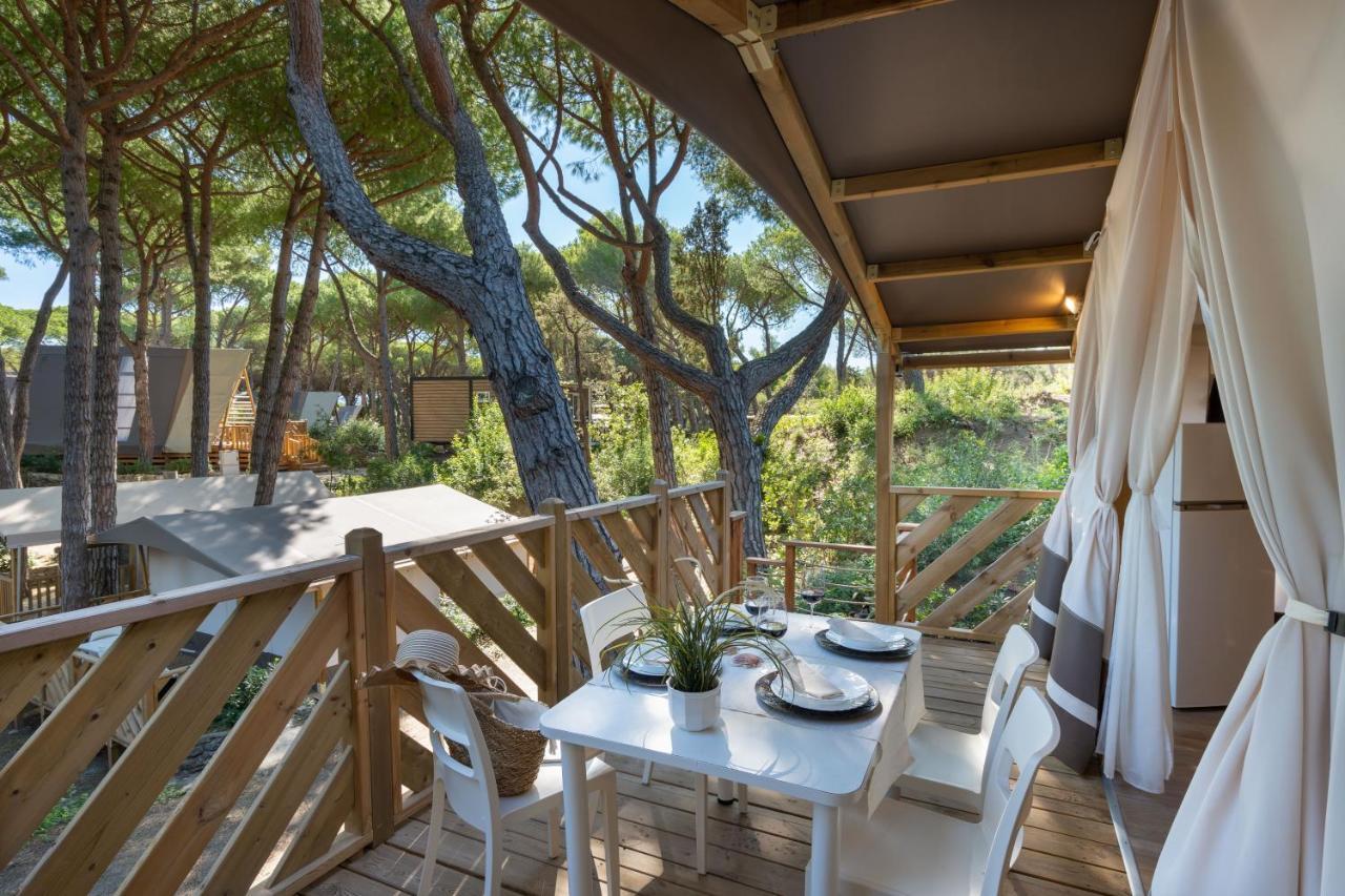Camping Il Capannino Glamping Village มารินา ดิ บิบโบนา ภายนอก รูปภาพ