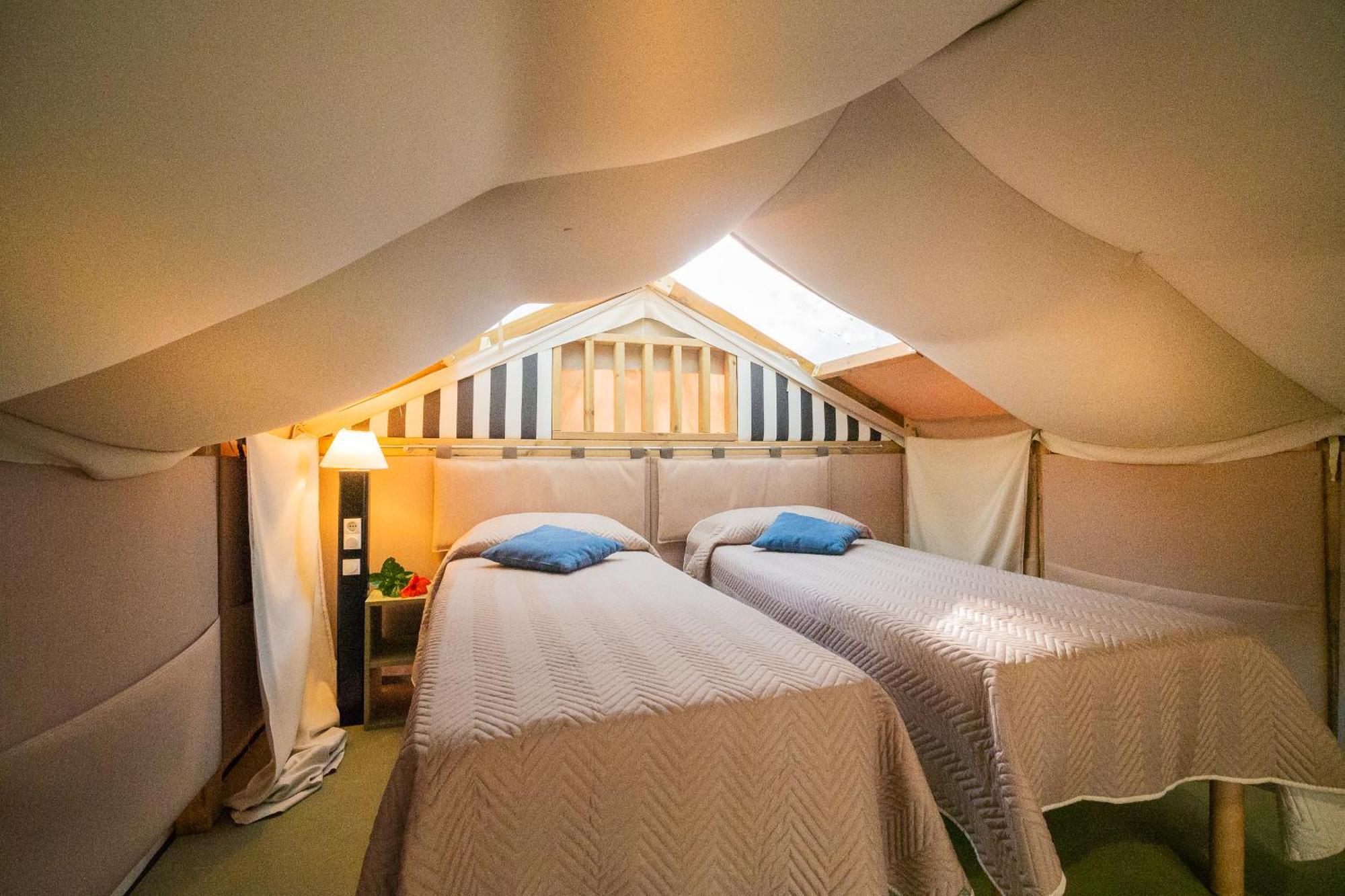 Camping Il Capannino Glamping Village มารินา ดิ บิบโบนา ภายนอก รูปภาพ